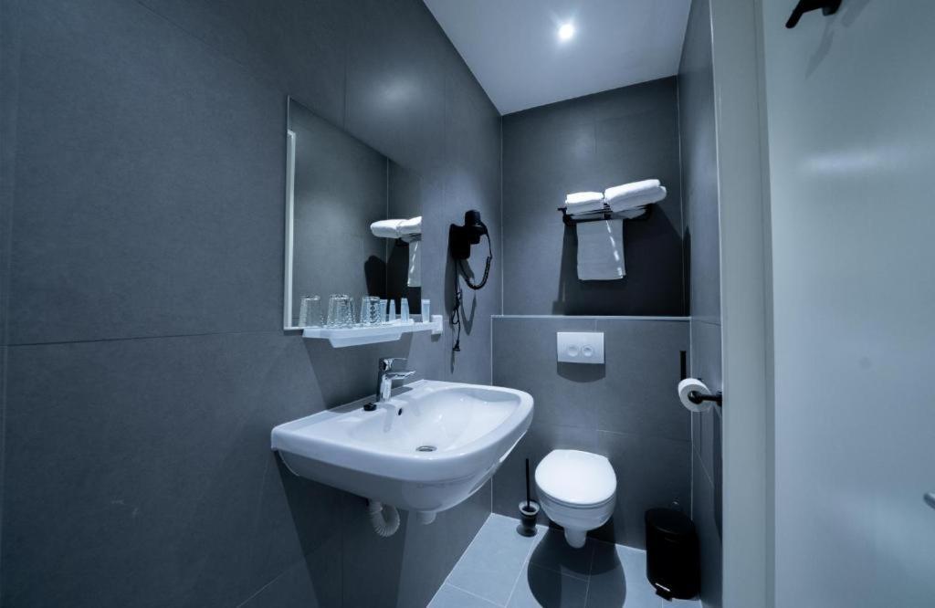 Ma Airport Hotel Hoofddorp Extérieur photo